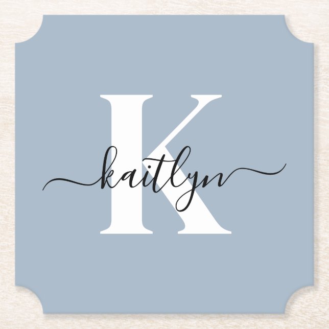 Elegant Dusty Blue Script Monogram Underlägg Papper (Framsida)