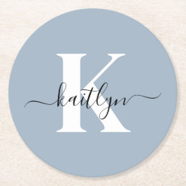 Elegant Dusty Blue Script Monogram Underlägg Papper Rund