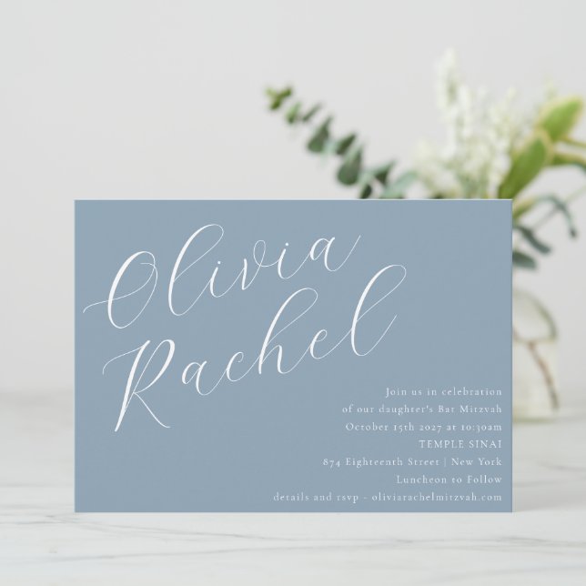 Elegant Dusty Blue Script Namn Minimal Bat mitzvah Inbjudningar (Stående Fram)