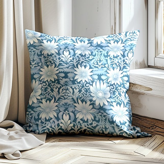 Elegant Dusty Blue Vintage Flowers Kudde (Dusty blue and white vintage flowers decorator pillow)