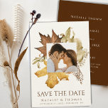 Elegant Dusty Brown Autumn Foliage Fall Wedding Spara Datumet<br><div class="desc">Elegant Dusty Brown Rustic Autumn Foliage Fall Wedding Spara datumkortet (Felt Ecru papper). Söt, elegant och moderna bröllopsinbjudningar till ditt speciella tillfälle! Perfekt för den vackra hösthögsäsong som lugnar hösten! Vattenskärg mörk ljusbrun och guldfärgad gult höstblad löv gräns med en mängd maple löv, ek löv och torkade blommor ramar överst...</div>