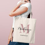 Elegant Dusty Ro Personligt bröllp Bridesmaid Namn Tygkasse<br><div class="desc">Elegant personligt bröllp tote-väskan har en personlig monogramtypografi med det moderna kalligrafiskriptet namn och serif monogram initialt i dammig ro / mauve rosa och svart färg. Innehåller anpassningsbar för en brudens sida-rubrik som "BRIDESMAID" eller annan föredragen ordalydelse.</div>