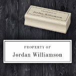 Elegant Egendom med det tullfria namnet Bok Biblio Stämpel<br><div class="desc">Elegant,  det moderna bok frimärke för er bok bibliotek. Anpassningsbar EGENDOM OF frimärke med ditt namn i en minimalistisk serif-typografi.</div>
