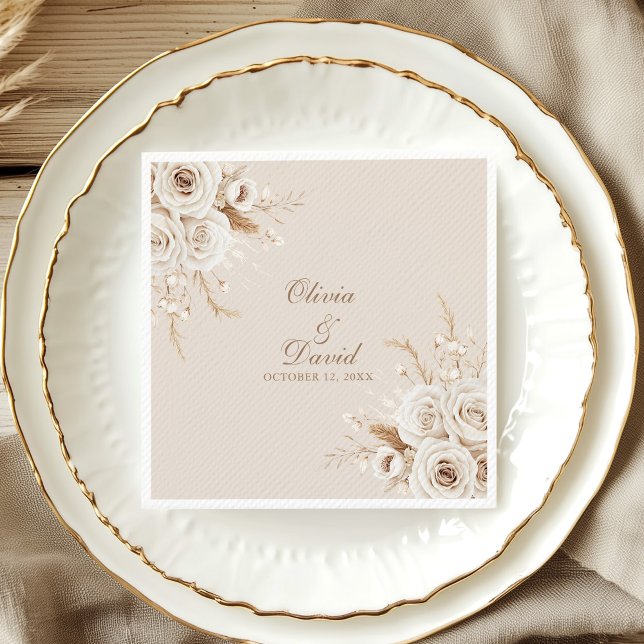 Elegant Elfenbensros Bröllopsservett Pappersservett (Elegant Ivory Rose Wedding Napkin on an elegant gold and white wedding porcelain plate)