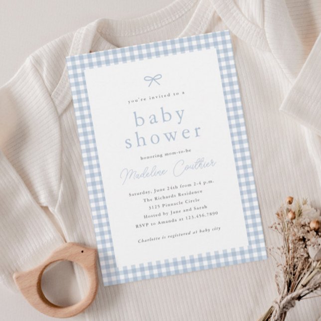 Elegant Enkel Dammig Blå Pojkars Babyfirande (Gingham check dusty blue budget boys baby shower invitations.)