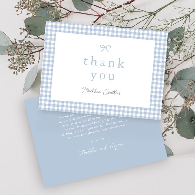 Elegant Enkel Dammig Blå Pojkars Bebis Shower Tack Kort (Dusty blue bow gingham boys baby shower thank you cards.)