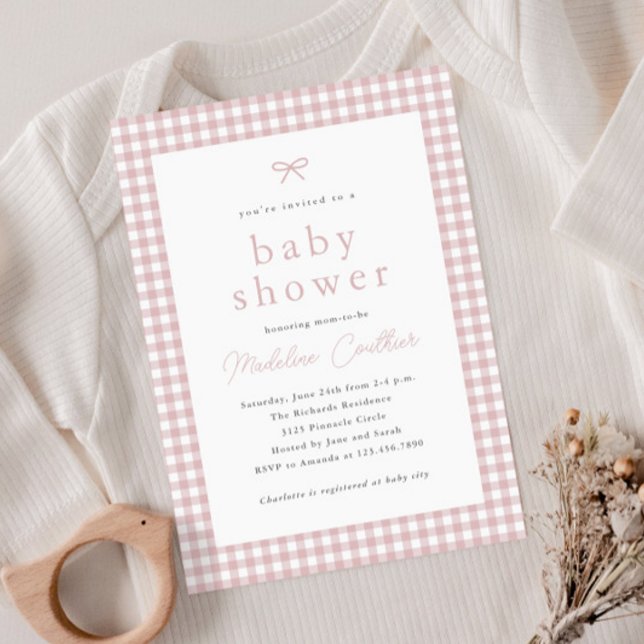 Elegant Enkel Dammtrosa Flickor Bebis Shower Inbjudningar (Gingham check dusty pink girls baby shower invitation.)