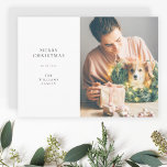 Elegant Enkel jul | Modern minimal foto Julkort<br><div class="desc">Ett minsta bildkort av snyggt med klassisk typografi "God jul" i svart på en ren, enkel, minimalistisk vit bakgrund och en mjuk grått-funktion färg på motsatt sida. Fotot, Julhälsningar och namn kan enkelt anpassas för personlig beröring. En enkel, minimalistisk och contemporary julklapp som utmärker den här julhelgen! Bilden som visas...</div>