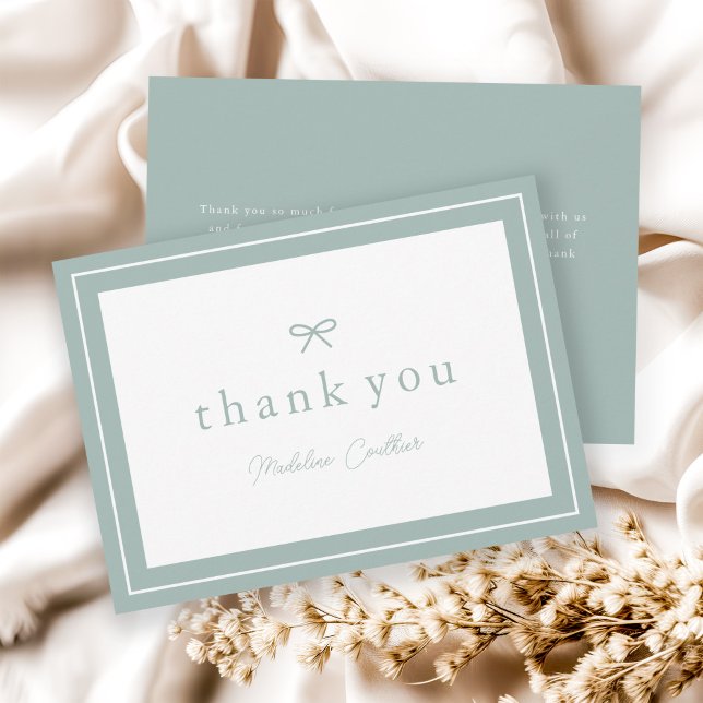 Elegant Enkel Könsneutral Barnkalas Invitation Tack Kort (Simple bow sage green gender neutral baby shower thank you cards.)