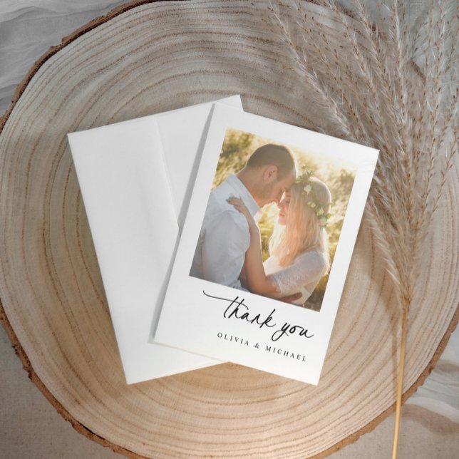 Elegant Enkel Modern Handskriven Bröllop Tack Kort (Custom printed wedding thank you cards in a modern handwriting script and photo - message on back)