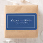 Elegant Enkel Returadress för klassiskt blått Bröl Fraktsedel<br><div class="desc">Sammansatt av enkelt rakt infogat ramar med klassisk kursiv stil och serif-typografi. Dessa inslag är enkla,  tidlösa och klassiska.. Detta är designat av White Papper Birch Co. exklusiv för Zazzle. Finns här: http://www.zazzle.com/store/whitepaperbirch</div>