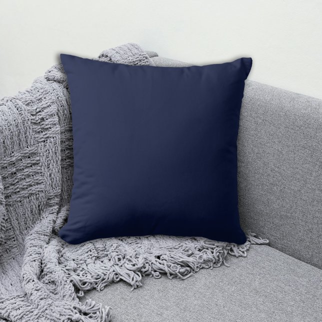 Elegant Enkel solid Mörk blått Färg Kudde (Elegant Simple Solid Dark Blue Color Throw Pillow #zazzlemade #soliddarkpillow)