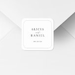 Elegant, enkel typografi, svart och vitt bröllop fyrkantigt klistermärke<br><div class="desc">Modern minimalistisk bröllopsinbjudningsförsegling eller favoritpaketklistermärke med ett kalligrafiskript för chic av snyggt i klass med rundade hörn ram.                        Enkel att anpassa med dina uppgifter! Lämplig för formell svartvit neutralt,  formellt eller klassiskt romantiskt bröllop.                  Observera att bakgrunden till färg kan ändras för att matcha bröllop-färg-schemat.</div>