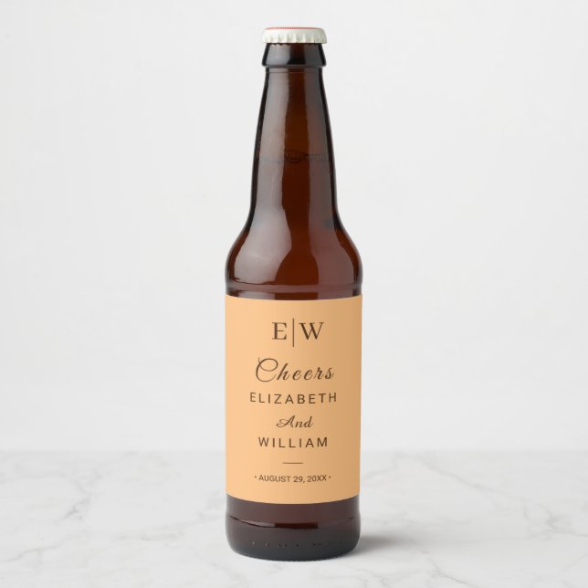 Elegant Enkelt persikofärgad monogram Bröllop Ölflaska Etikett (Framsida)