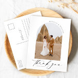 Elegant enkelt vykort för Bröllop-tack<br><div class="desc">Visa tacksamhet med vår Elegant, enkelt vykort för Bröllop. Det här vykortet är ett vackert sätt att tacka dina gäster, med snyggtens kalligrafi och ditt favoritfoto från bröllop. Dess sofistikerade design ger en aning klass och skapar din hjärtliga uppskattning ännu mer minnesvärd. Det här vykortet är den perfekt som avslutar...</div>