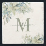 Elegant Eucalyptus Botanical Greenery Monogram Stenunderlägg<br><div class="desc">Elegant Eucalyptus botaniska Blommigten Monogram Marble Underlägg som har vår vackra eukalyptus grönt och dammiga blå grey och modern typografi. Enkel att anpassa med din information för en enkel underlägg. Kontakta oss på cedarandstring@gmail.com om du behöver hjälp med designen eller matchande produkter.</div>