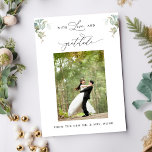 Elegant Eucalyptus Greenery Bröllop Photo Tack Kort<br><div class="desc">Skicka ditt tack med det här vackra fototackkortet "Med Kärlek och tacksamhet". Utformning med delikat vattenfärg Eucalyptus Grey-detaljer och vacker,  handskriven kalligrafi inslag. En del av vår insamling av "MInimal and Gracnice Eucalyptus Bröllop",  med samordning av produkter inklusive matchande kuvert,  kuvert adressetiketter och sälar.</div>