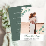 Elegant Eucalyptus Greenery Calligraphy Bröllop Spara Datumet<br><div class="desc">Elegant Eucalyptus Greenery Calligraphy Bröllop spara datum Card.</div>