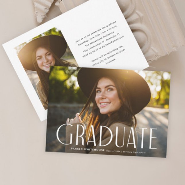 Elegant examens typografi Foto Examen Inbjudningar (Elegant typography graduate photo graduation invitation announcement.)