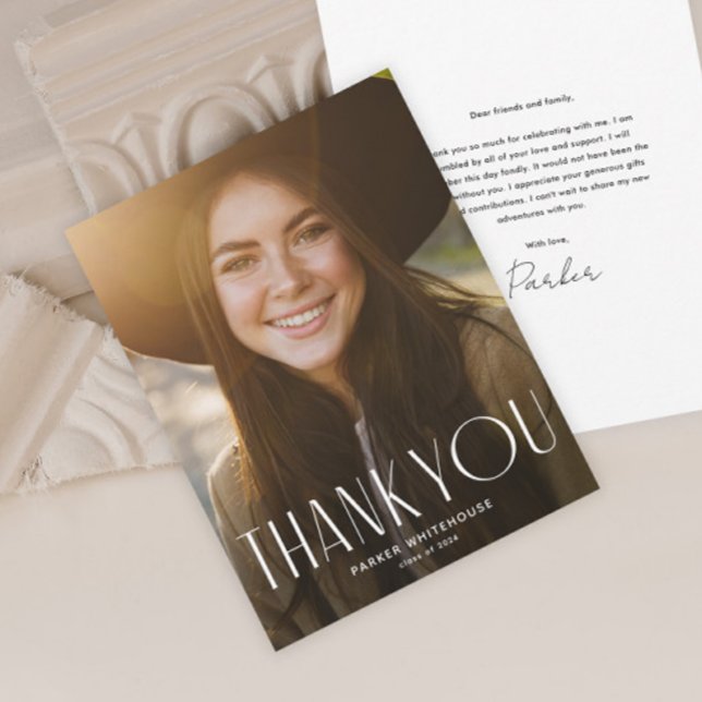 Elegant examens typografi foto examen tack kort (Elegant typography photo graduation thank you card.)