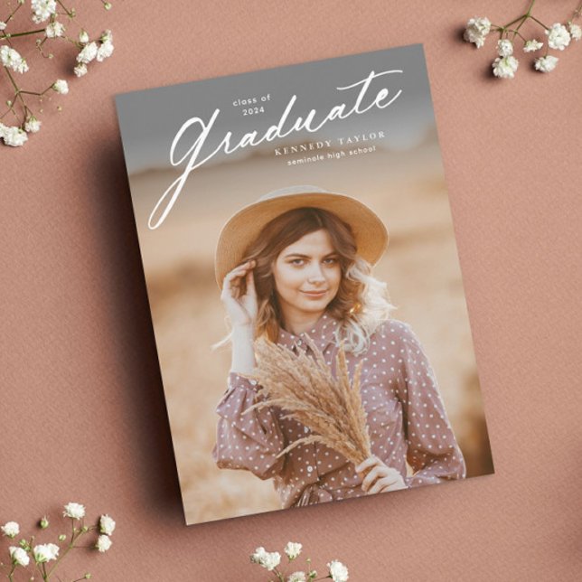 Elegant examensskript foto examen inbjudningar (Simple graduate script photo graduation invitation.)