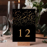 Elegant Fåglar i Feather Bröllop Bordsnummer<br><div class="desc">Dessa enkla kort för bordsnummer i elegant bröllop har en flock fåglar i faux guld-folie över en rent svart bakgrund. Elegant,  klass,  modern och unik - enkel att anpassa för din speciella dag!</div>
