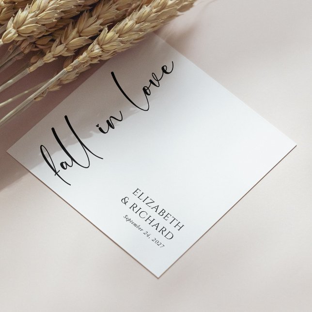 Elegant Fall in Kärlek Script Bröllop Napkins Pappersservett (Elegant Black & White Fall in Love Wedding Napkins Personalized
)
