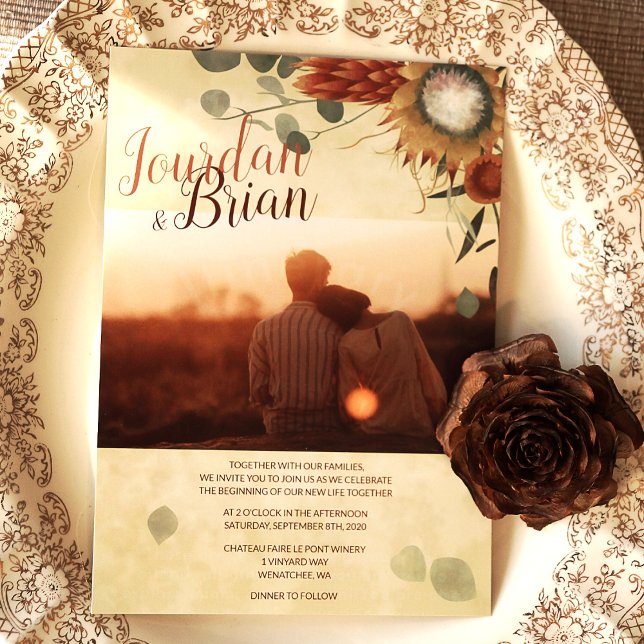 Elegant Fall Proteas bröllopsinbjudan Inbjudningar (Burnt Orange, Gold Protea, and Eucalyptus Green Fall Wedding Invitation)