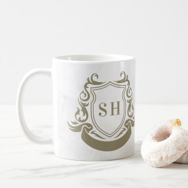 Elegant familjevapen med band och initialer kaffemugg (Med munk)