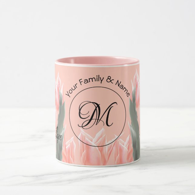 Elegant Family Namn Monogram Peach Tulips-målning Mugg (Center)