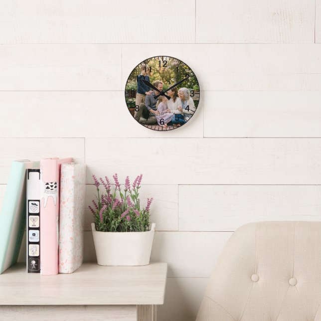 Elegant Family Photo Round Clock Personalized Rund Klocka (Läsesal)
