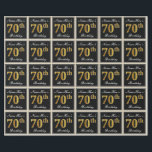 Elegant, Faux Guld 70:e födelsedagen   eget namn Presentpapper<br><div class="desc">Denna enkla och eleganterna pappra utformning har ett personlig som "Namn-här's 70:e födelsedag" (med "70:e" som har ett utseende som liknar guld i utseende) i en kvadrat med svart färgad med en enkel gräns-kontur. Namn är i en elegant som är skript som liknar den vita färgaden och kan anpassas. Att...</div>