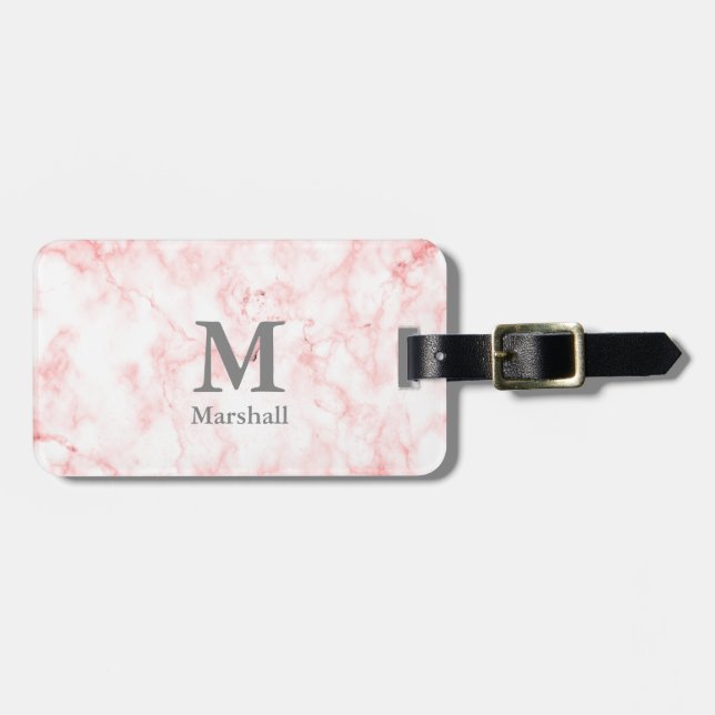 Elegant Faux Rosa Marble Namn och Monogram Bagagebricka (Horisontell Framsida)