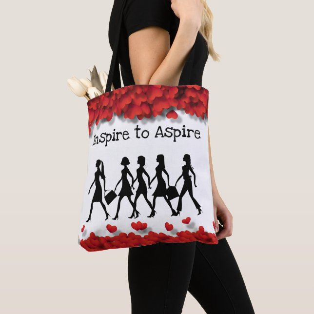 Elegant Female Silhouette Glamous Hearths Tygkasse (Närbild)