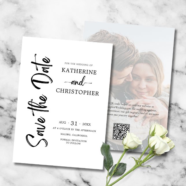 Elegant, fet stil Foto Black White Bröllop Spara Datumet (Elegant Black & White Save the Date with Couple's Photo, Vertical Bold Calligraphy, QR Code, Website)