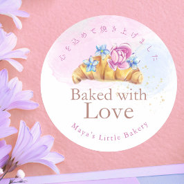 Elegant floral croissant bakad med kärlek runt klistermärke