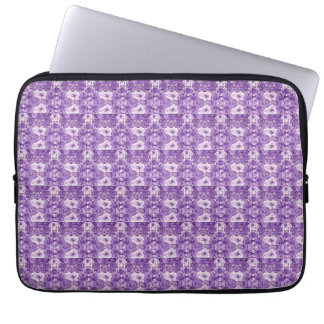 Elegant floral pattern in purple tones laptop fodral
