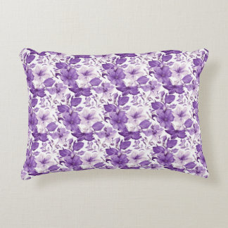 Elegant floral pattern in purple tones prydnadskudde
