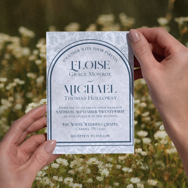 Elegant Floral Toile Script Monogram Blue Wedding Inbjudningar (Formally invite guests to your big day with this Elegant Floral Toile Script Blue Wedding Invite!)