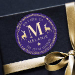Elegant flottan och Guld l Öppna inte jultomten Runt Klistermärke<br><div class="desc">Skydda din Julklapp från dina snikliga peekers med vår elegant,  guld och marinren "Öppna inte förrän jul"-klistermärken. Utformningen har en vacker konfekt guld snö ram med ord: "Öppna inte til den 25 december" Två vackra guld renar placeras bredvid monogrammet och namn.</div>