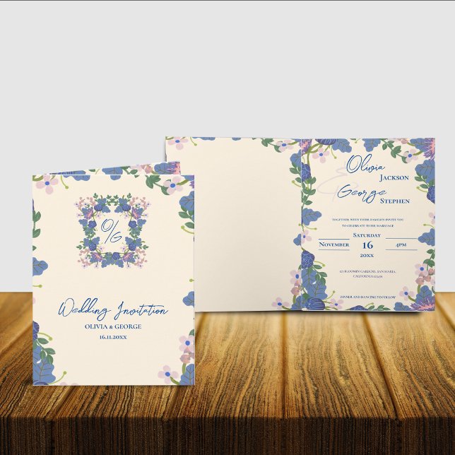 Elegant Foldad Blue Lila Blommigt Monogram Bröllop Inbjudan (Elegant Folded Blue Purple Floral Monogram Wedding Invitation)