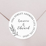 Elegant Foliage Bröllop Adress Runt Klistermärke<br><div class="desc">Anpassningsbar-designade adress-klistermärken för bröllop-kuvert och sparande datumen med en rustisk elegant-bladutformning med eget namn och adress.</div>