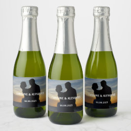 Elegant för foto av osten och groom Nygifta mot Br