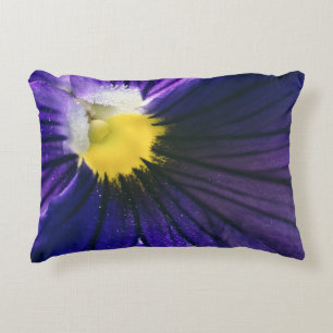 elegant för makrofoto för lila-pansy prydnadskudde