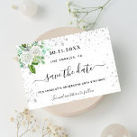 elegant för vit grönt i blommigten födelsedagsfest spara datumet<br><div class="desc">Ett giftigt och trendig Spara datumkortet för en 40:e (eller någon annan ålder) födelsedagsfest. En snyggt vit bakgrund som dekoreras med faux silver glitter-gnistor,  vita blommigtar och grön. Anpassa och lägg till datum och namn/ålder 40. Svart färgad brev. Texten: Spara datumet skrivs med ett stort trendig-handskript i stil.</div>
