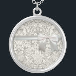 elegant formell vit damm snöre brocade silverpläterat halsband<br><div class="desc">Damask snöre - vit på vitt - Det här är en enkel vit lacy-dammkonstruktion.</div>