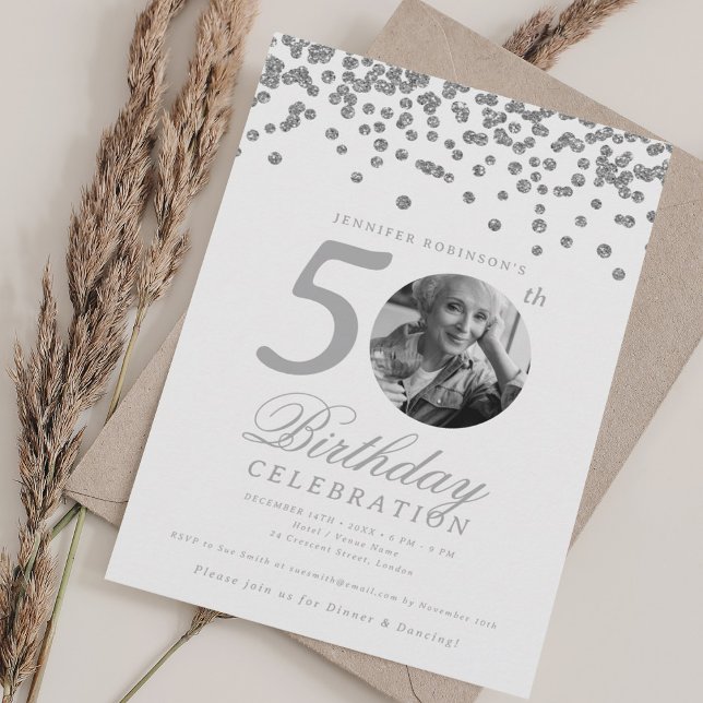 Elegant foto 50-årsdag silverkonfetti inbjudningar (Elegant Photo 50th Birthday Silver Confetti Invitation)