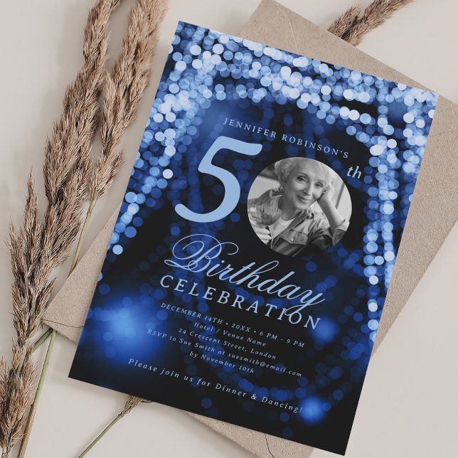 Elegant Foto 50:e födelsedag Blått Glam Ljus Inbjudningar (Elegant Photo 50th Birthday Navy Blue Glam Lights Invitation)