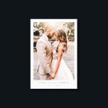 Elegant foto bröllopssouvenir canvastryck<br><div class="desc">Gör detta enkla moderna minimalistiska canvasväggkonstverk till ditt första brölloppsminne att njuta av under åren och för att markera början på ditt äktenskapliga liv tillsammans från dag ett. Ersätt provfotot med ditt favoritbröllopsfoto och gör det personligt med dina namn och bröllopsdatum. Förvandla dina älskade minnen till ett underbart konstverk med...</div>