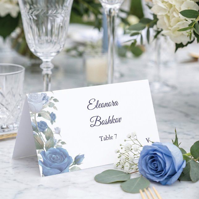 Elegant fransk blå ros akvarell bröllop placeringskort (Welcome your guests with these beautiful blue floral place cards! 💙✨)